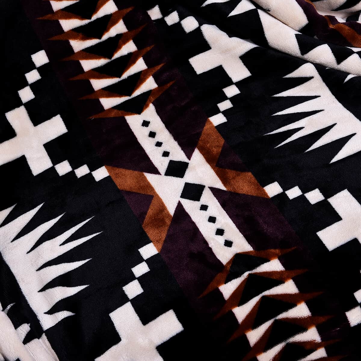 Homesmart Brown Tribal Print Pattern Soft Flannel-Sherpa Blanket image number 5