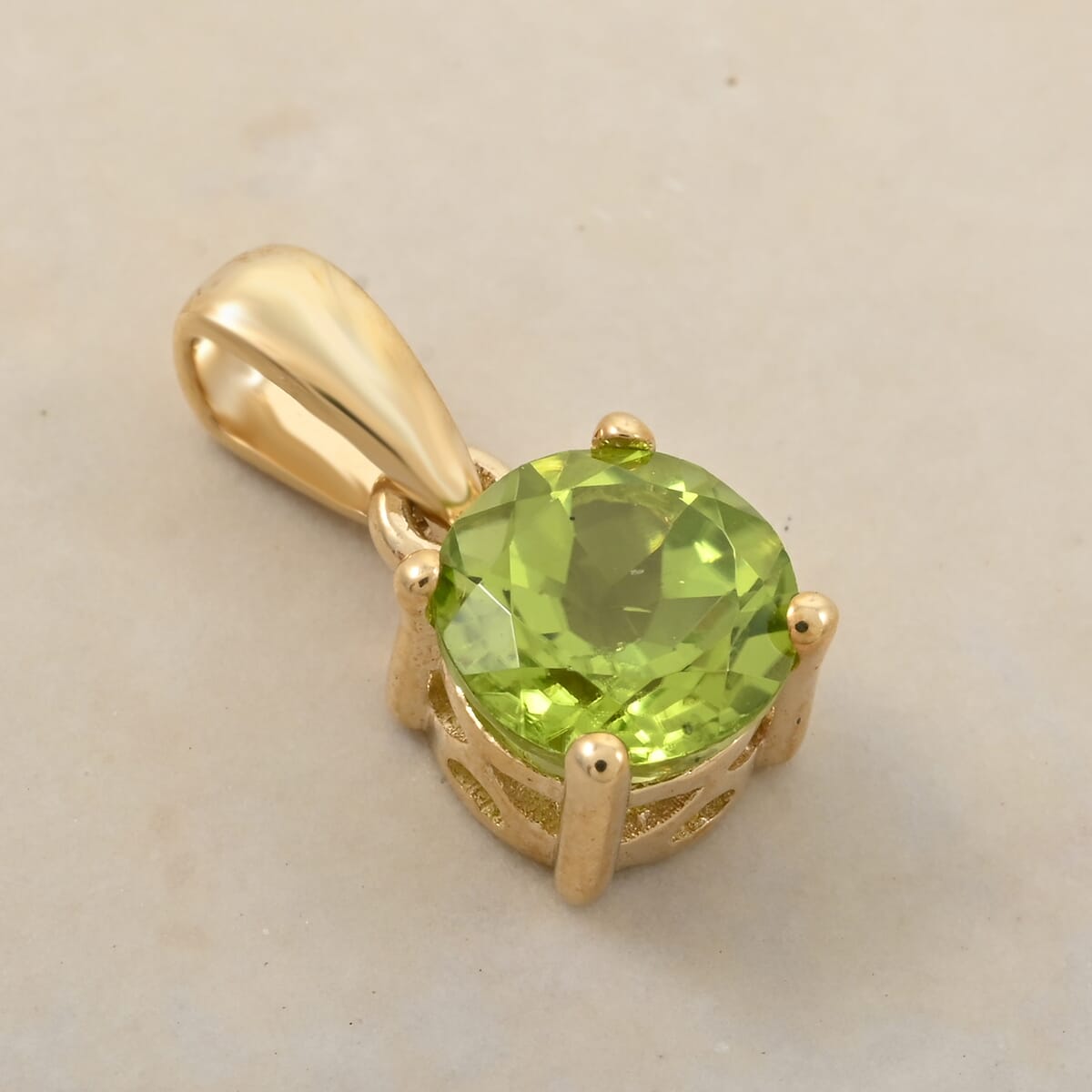 AA Peridot 1.00 ctw Pendant without Chain in 10K Yellow Gold image number 1