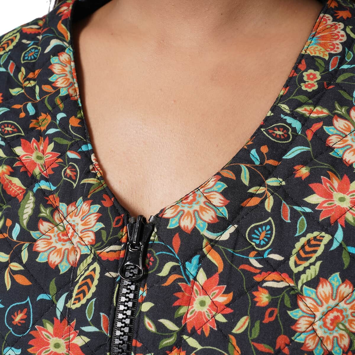 PASSAGE Reversible V-Neck Zippered Quilted Jacket - Floral Print/Reverse Side Black (100% Viscose) - S image number 3