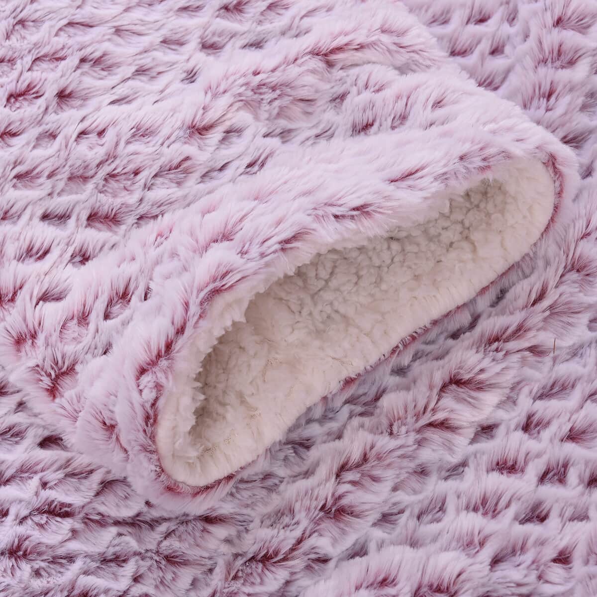 HOMESMART Checkered Pattern Faux Fur Soft and Cozy Reversible Sherpa TV Blanket with Sleeves image number 4