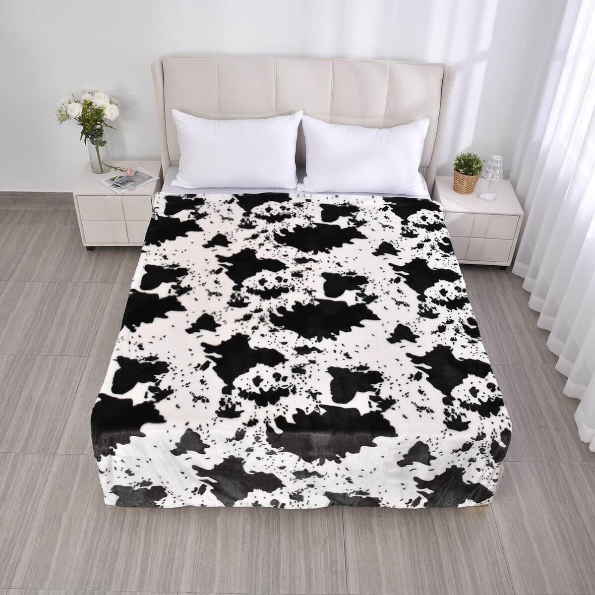 Homesmart Cow Pattern Faux Fur Soft and Cozy Reversible Sherpa Wearable Sleeve Blanket 100% Polyester image number 1
