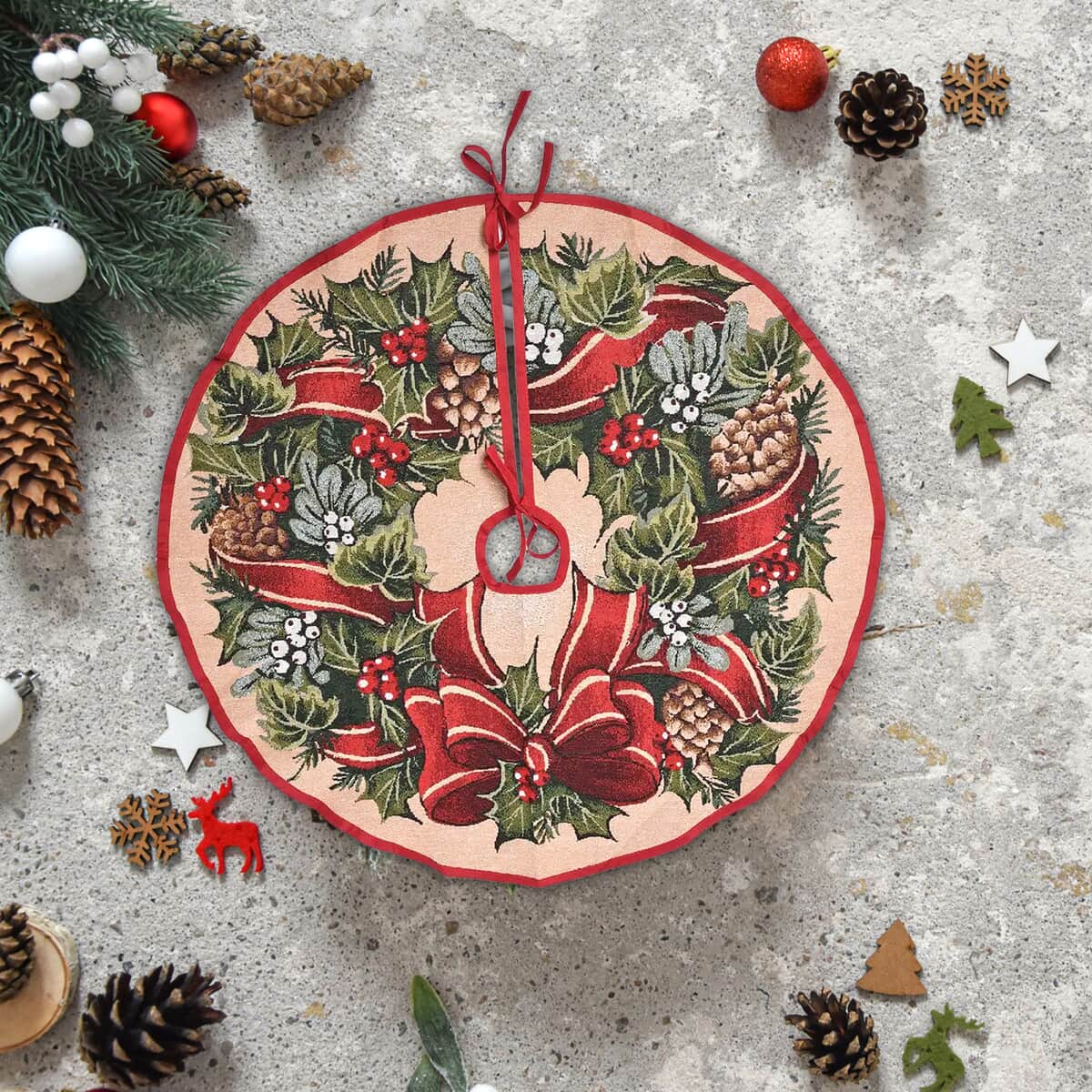 Homesmart Pine Cone & Mistletoe Wreath Christmas Tree Skirt (39, 40% Cotton & 60% Polyester) image number 1