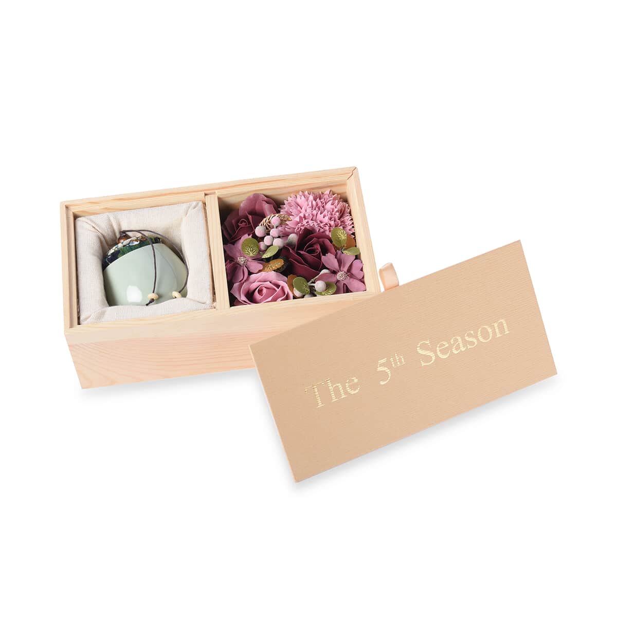 The 5th Season Light Green Fancy Home Fragrance Scented Soya Candles and Wooden Gift Box Fresh Spring image number 0