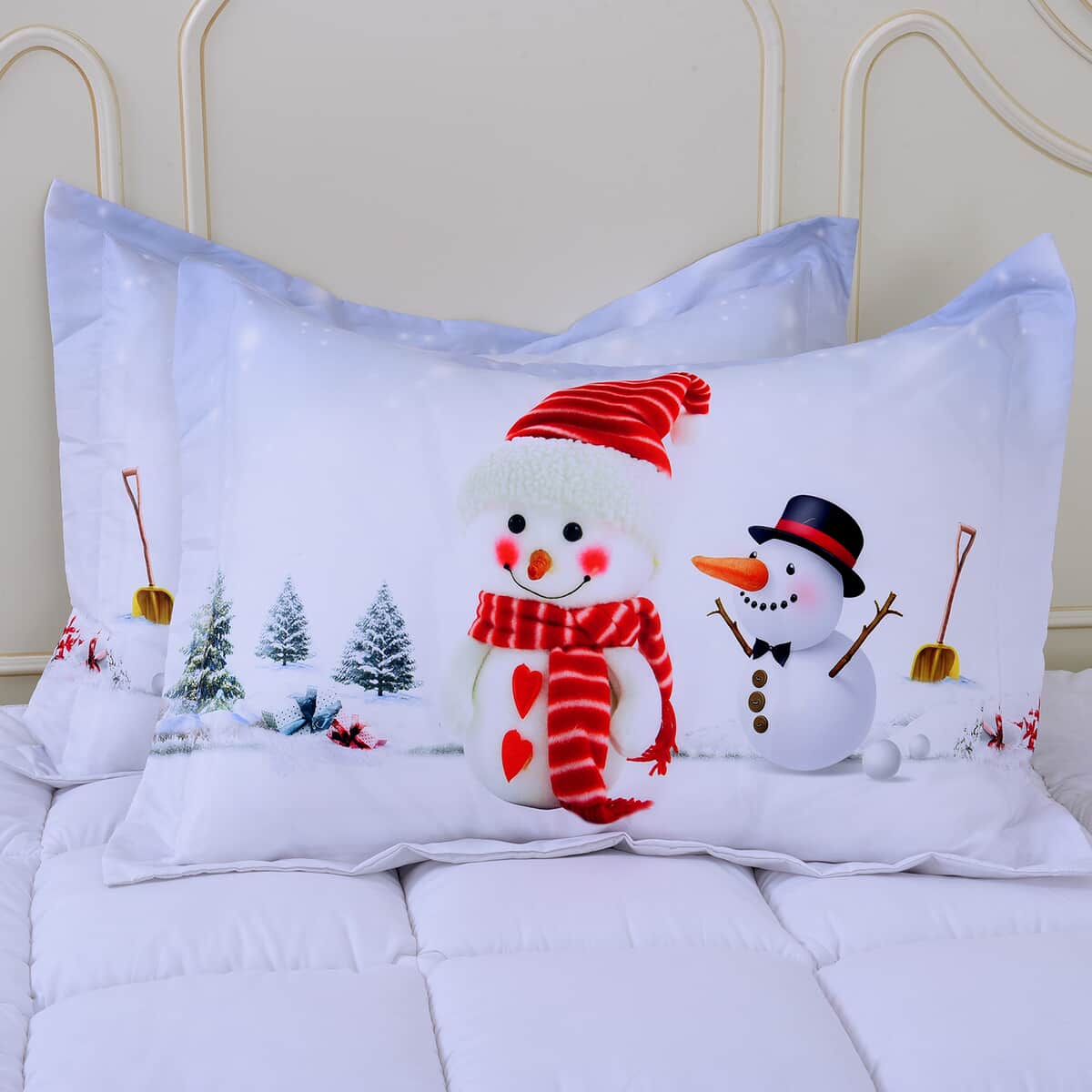 HOMESMART White Digital Printed Microfiber Snowman Friends Pattern Comforter (Queen, 86x92) and Set of 2 Shams (20x26) image number 1