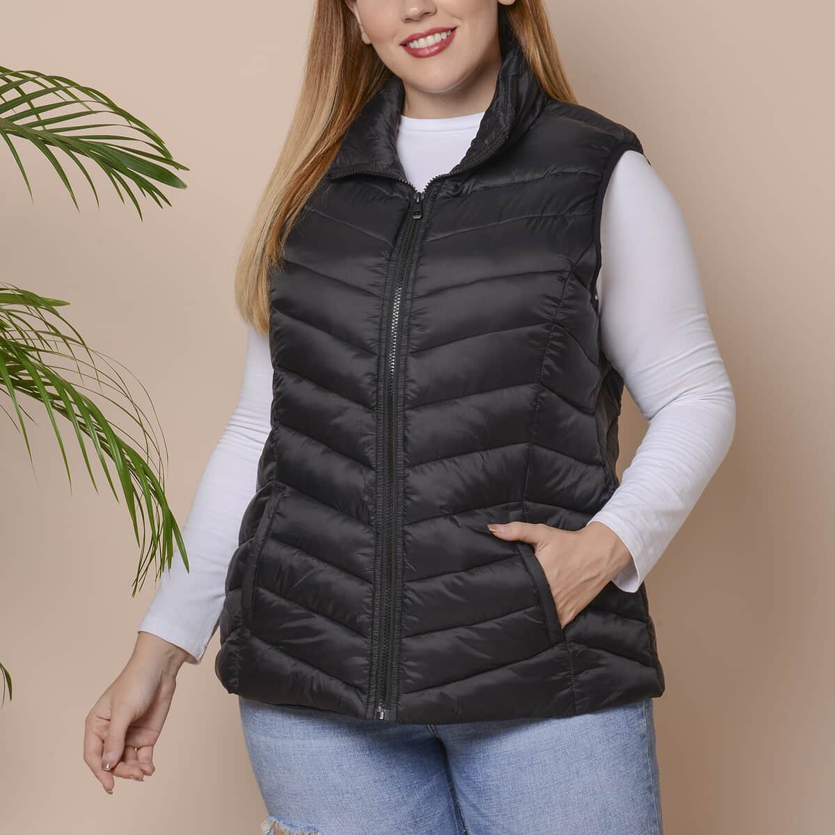 Passage Black Women's Zip Front Puffer Vest with Pockets - M image number 1