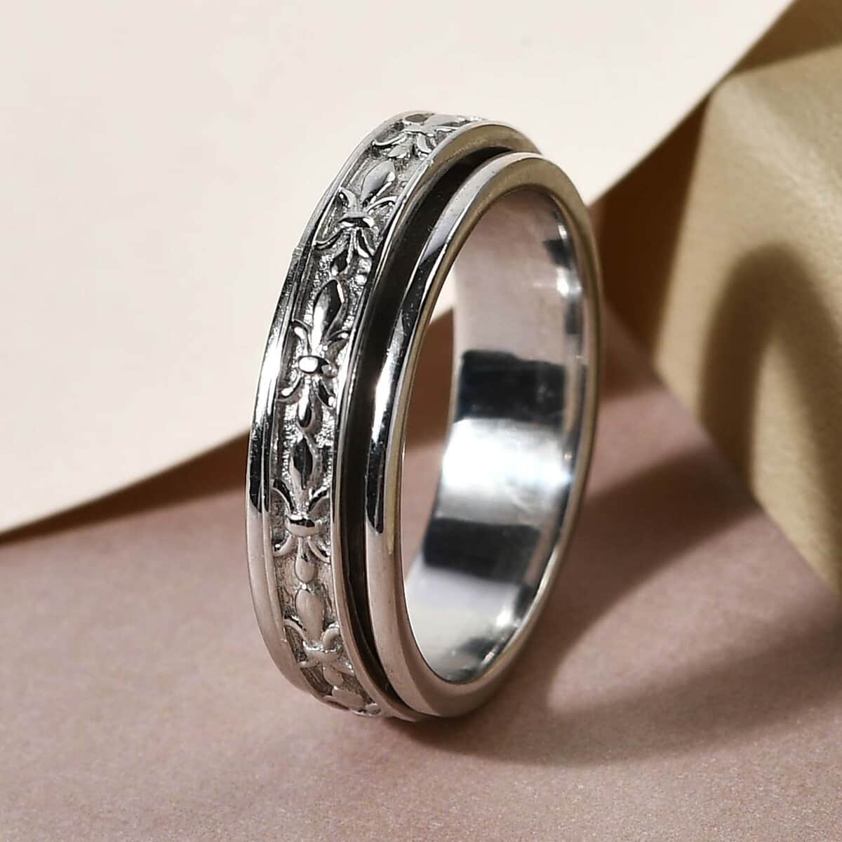 Spinner Ring in Sterling Silver (Size 5.0) 4 Grams image number 3