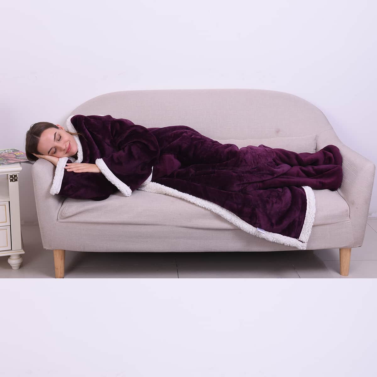 Homesmart Dark Purple and White Super Soft Flannel-Sherpa TV Blanket (100% Microfiber) image number 2