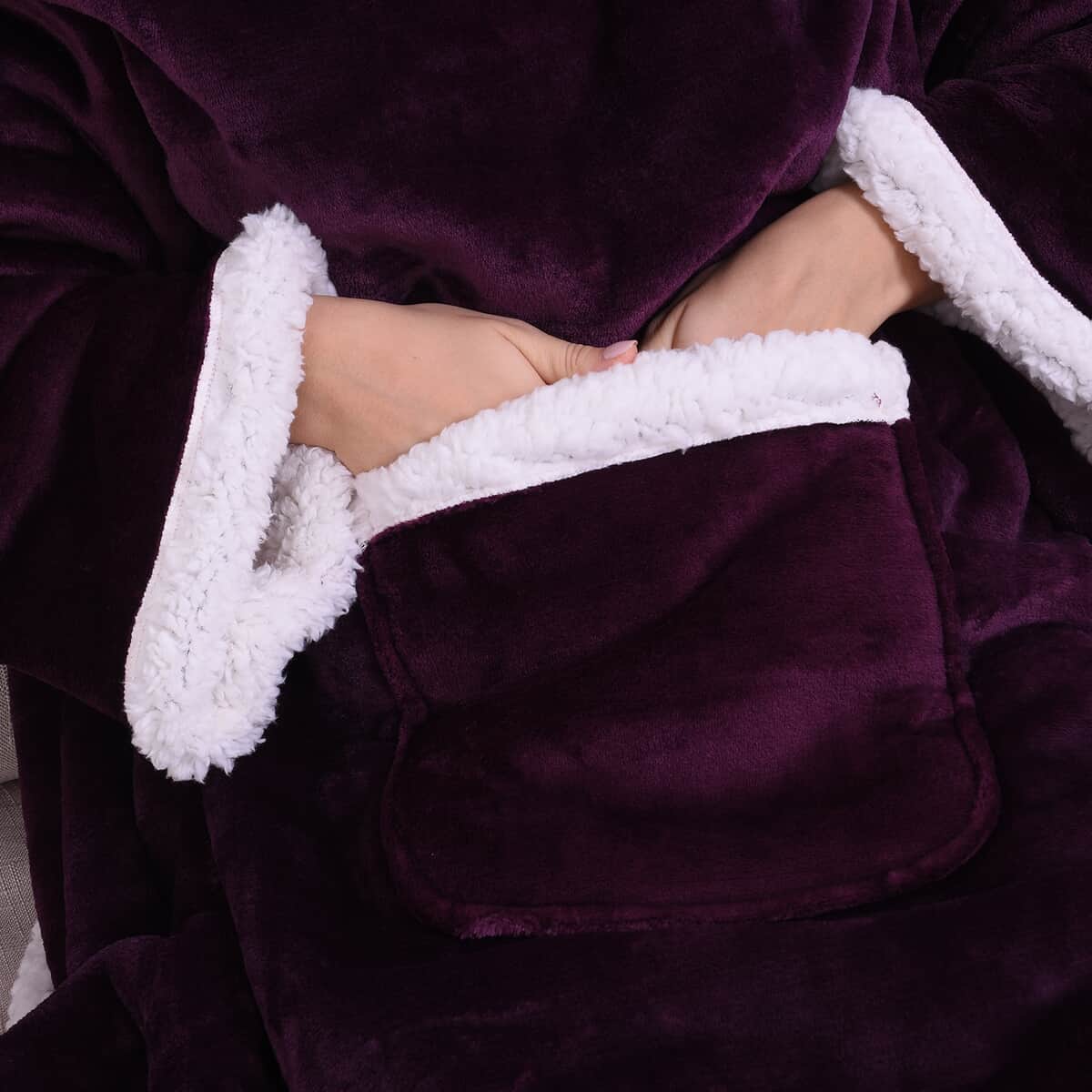 Homesmart Dark Purple and White Super Soft Flannel-Sherpa TV Blanket (100% Microfiber) image number 4