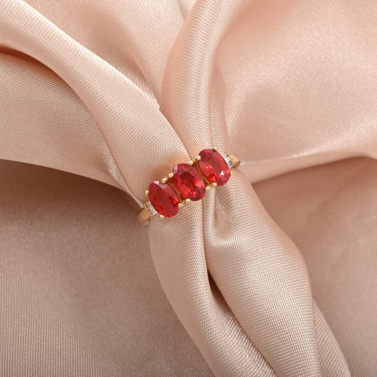 Premium Red Sapphire and Diamond Accent 1.86 ctw Ring in 10K Yellow Gold (Size 9.0) 2.08 Grams image number 1