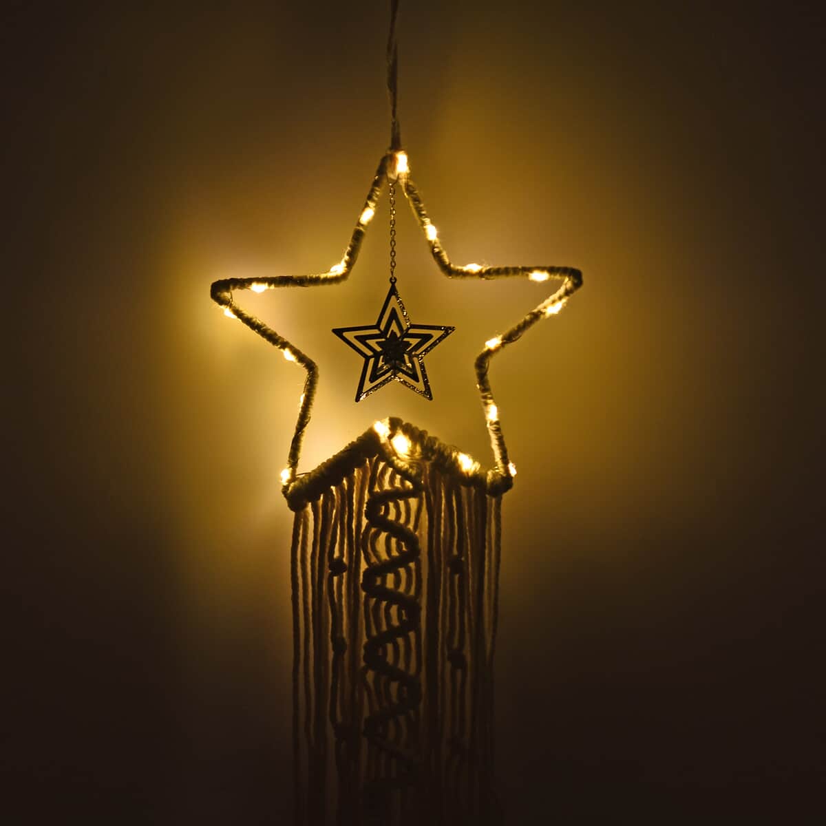 Beige Star-shaped Dream Catcher with LED Light (40.30'x7.87') (CR2032x2 Included) image number 0