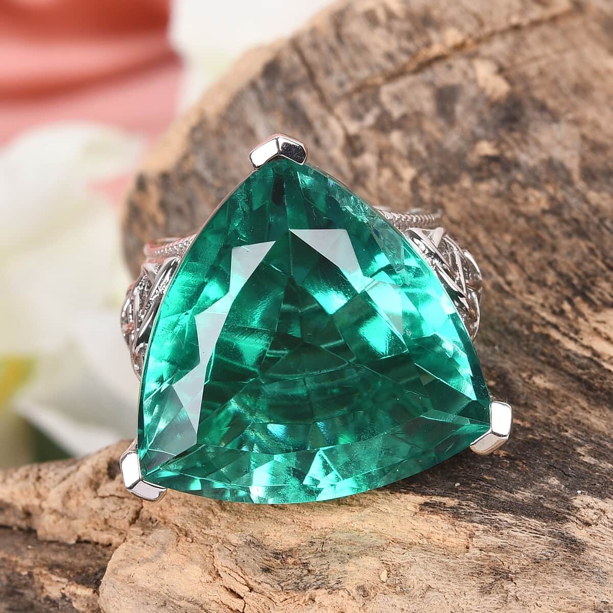 Emeraldine Quartz (Triplet) Ring in Platinum Over Sterling Silver (Size 7.0) 40.00 ctw image number 1
