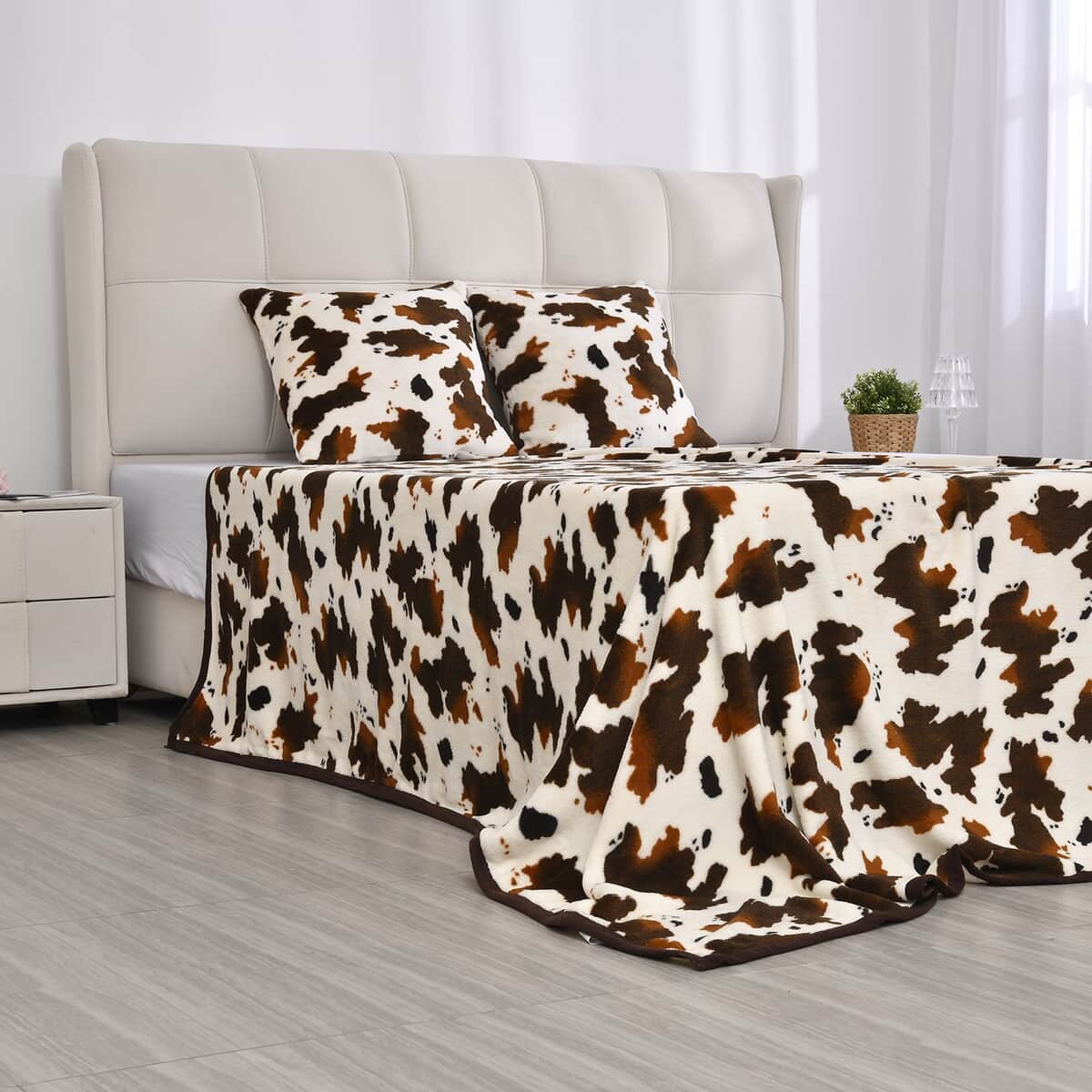 Homesmart Brown Color Cow Print Microfiber Coral Fleece Blanket with 2 Cushion Covers, Microfiber Blanket Set, Soft Throw Blanket, Bedding Set, Comforter Sets image number 2
