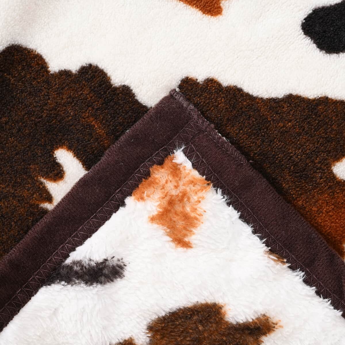Homesmart Brown Color Cow Print Microfiber Coral Fleece Blanket with 2 Cushion Covers, Microfiber Blanket Set, Soft Throw Blanket, Bedding Set, Comforter Sets image number 6