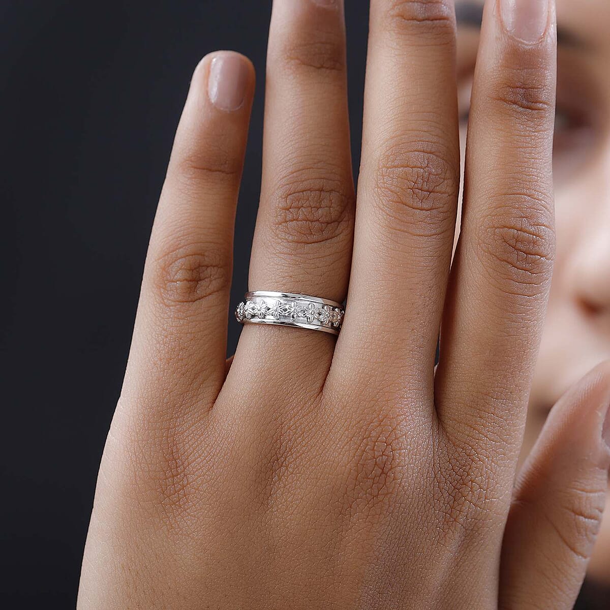 D'Joy Sterling Silver Floral Spinner Ring, Anxiety Ring for Women, Fidget Rings for Anxiety for Women, Promise Rings (4 g) (Size 11.00) image number 2