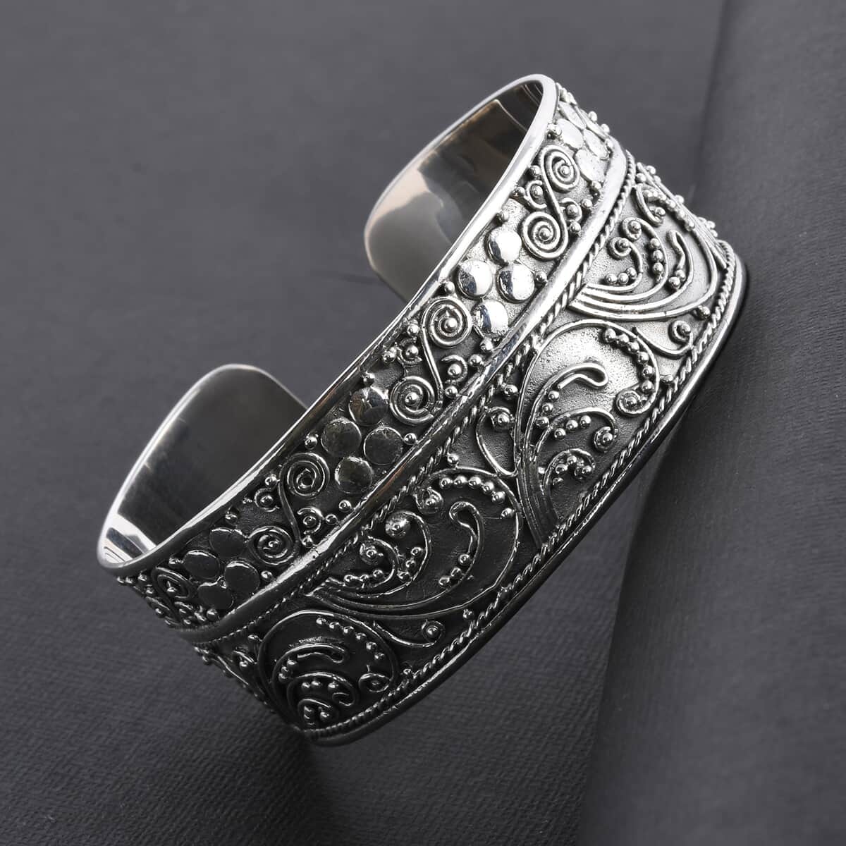 Bali Legacy Sterling Silver Cuff Bracelet (7.25 in) 54.50 Grams image number 1
