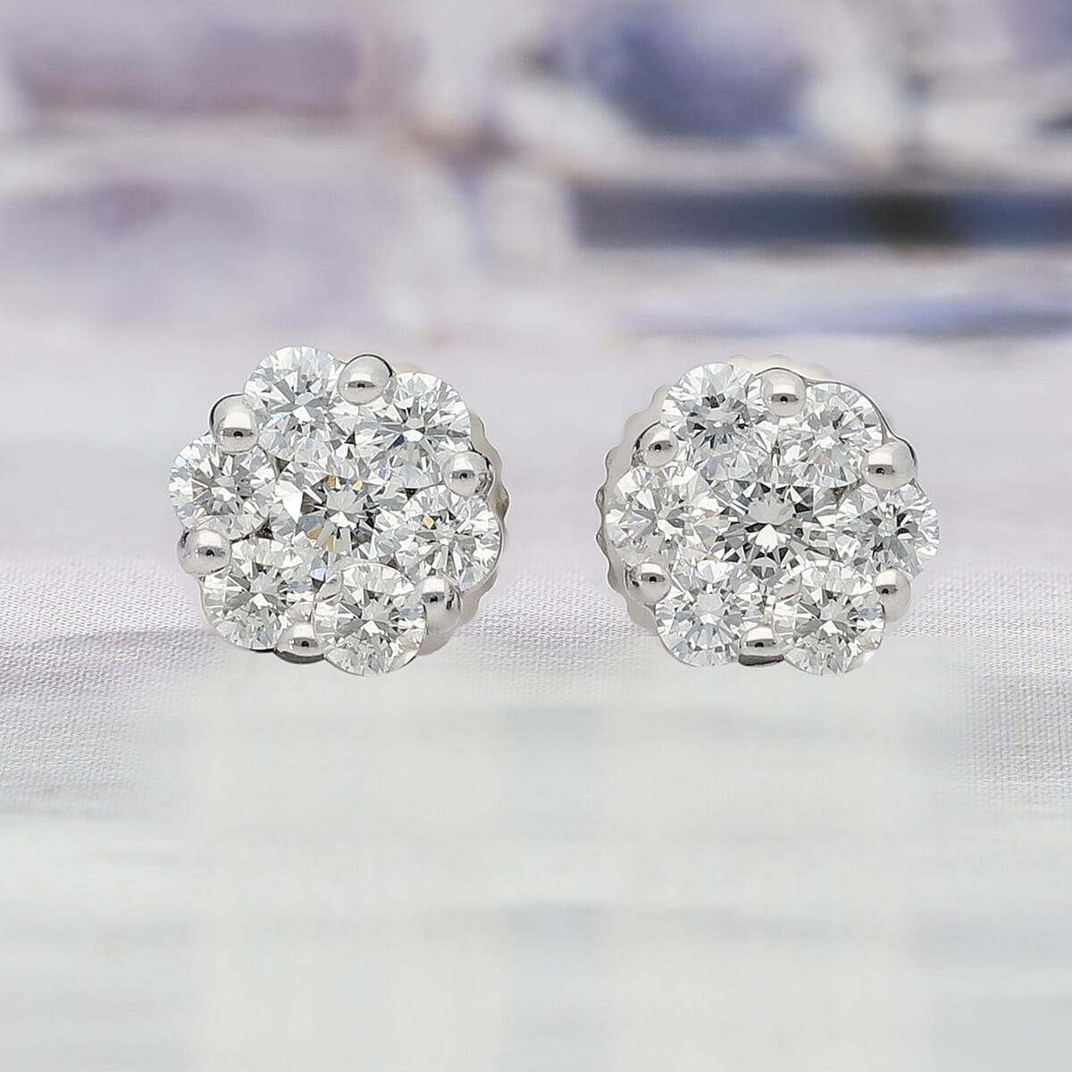  950 Platinum E-F VS Diamond Stud Earrings 2.40 Grams 1.00 ctw image number 1
