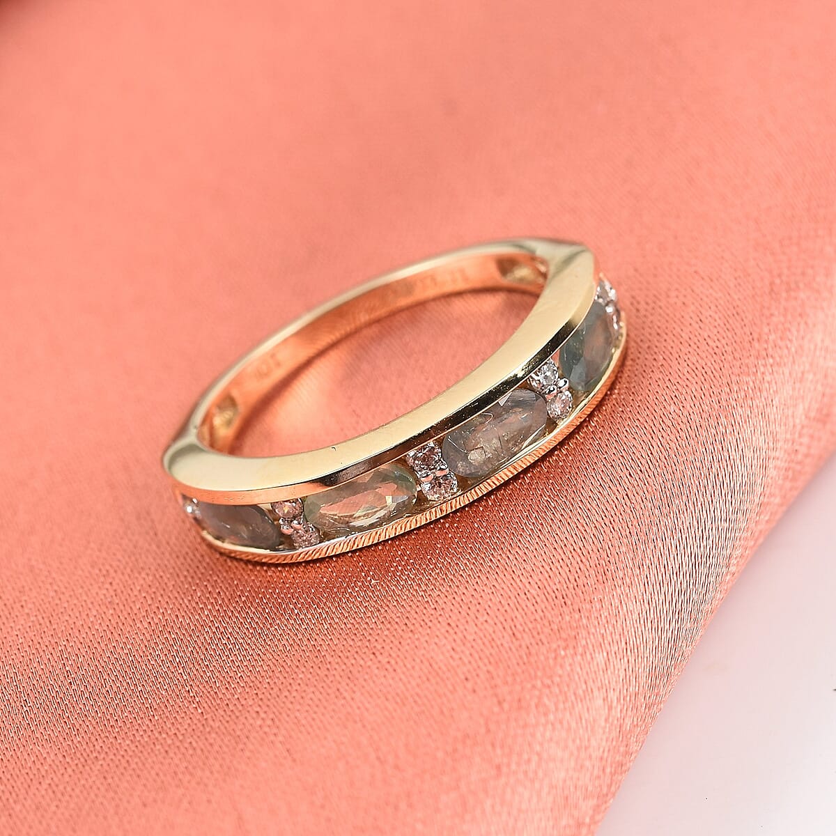 Luxoro 10K Yellow Gold Premium Narsipatnam Alexandrite and Diamond Band Ring (Size 6.0) 2.70 Grams 1.15 ctw image number 1