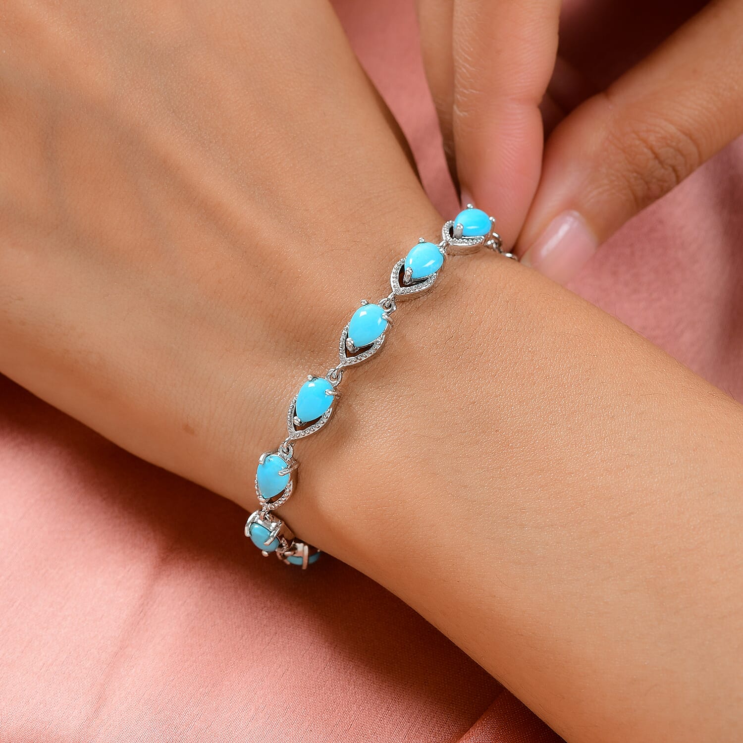 AMERICAN Natural Sleeping Beauty Turquoise Station Bracelet in Platinum Over Sterling Silver (7.25 In) 4.50 ctw