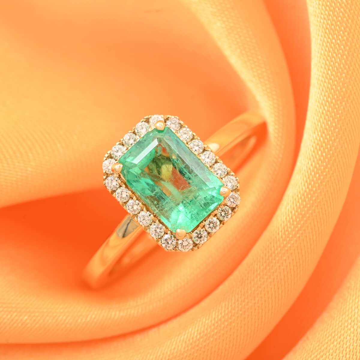 Iliana AAA Boyaca Colombian Emerald and G-H SI Diamond Ring in 18K Yellow Gold (Size 7.0) 1.40 ctw image number 1