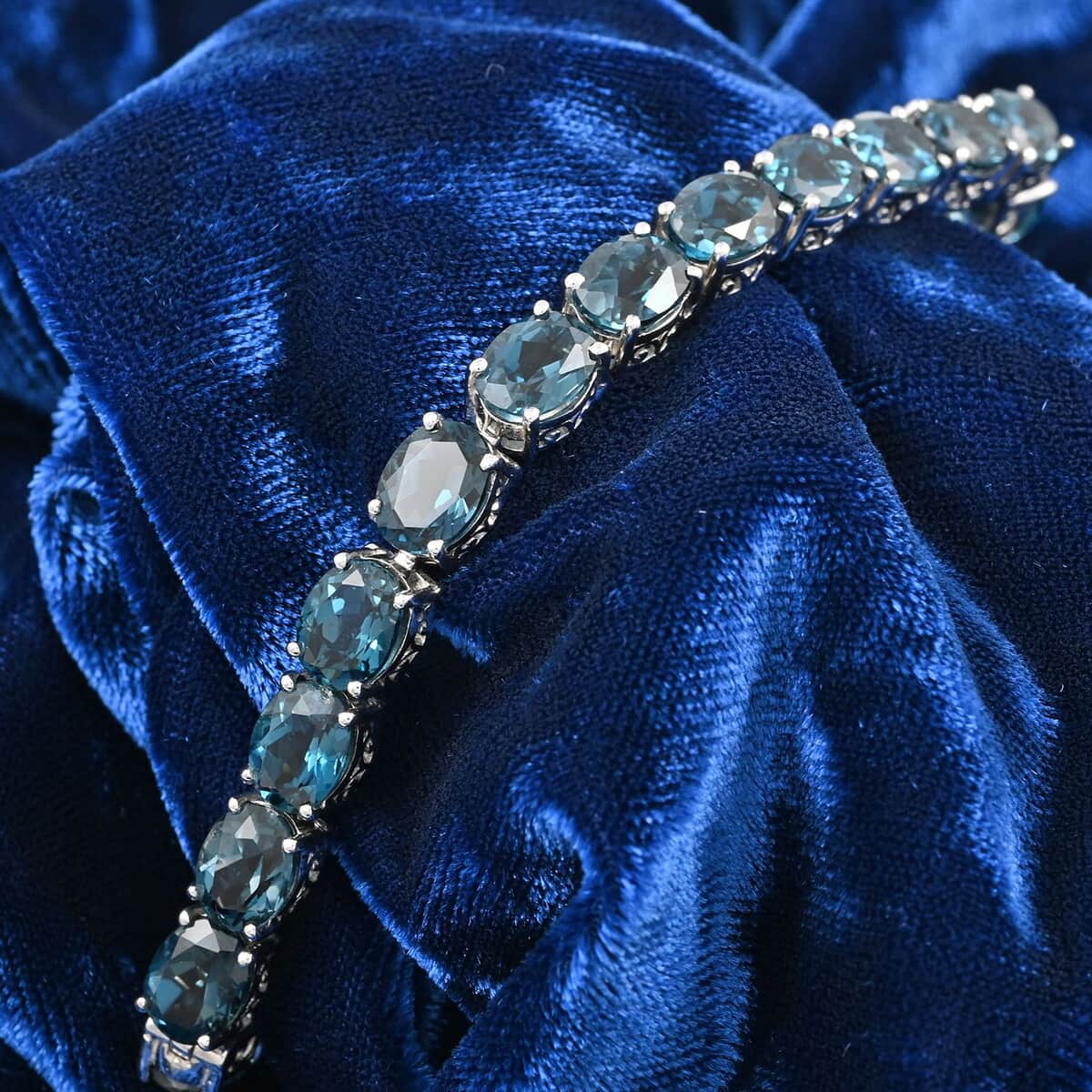 London Blue Topaz Tennis Bracelet in Platinum Over Sterling Silver (8.00 In) 16.45 Grams 36.25 ctw image number 1