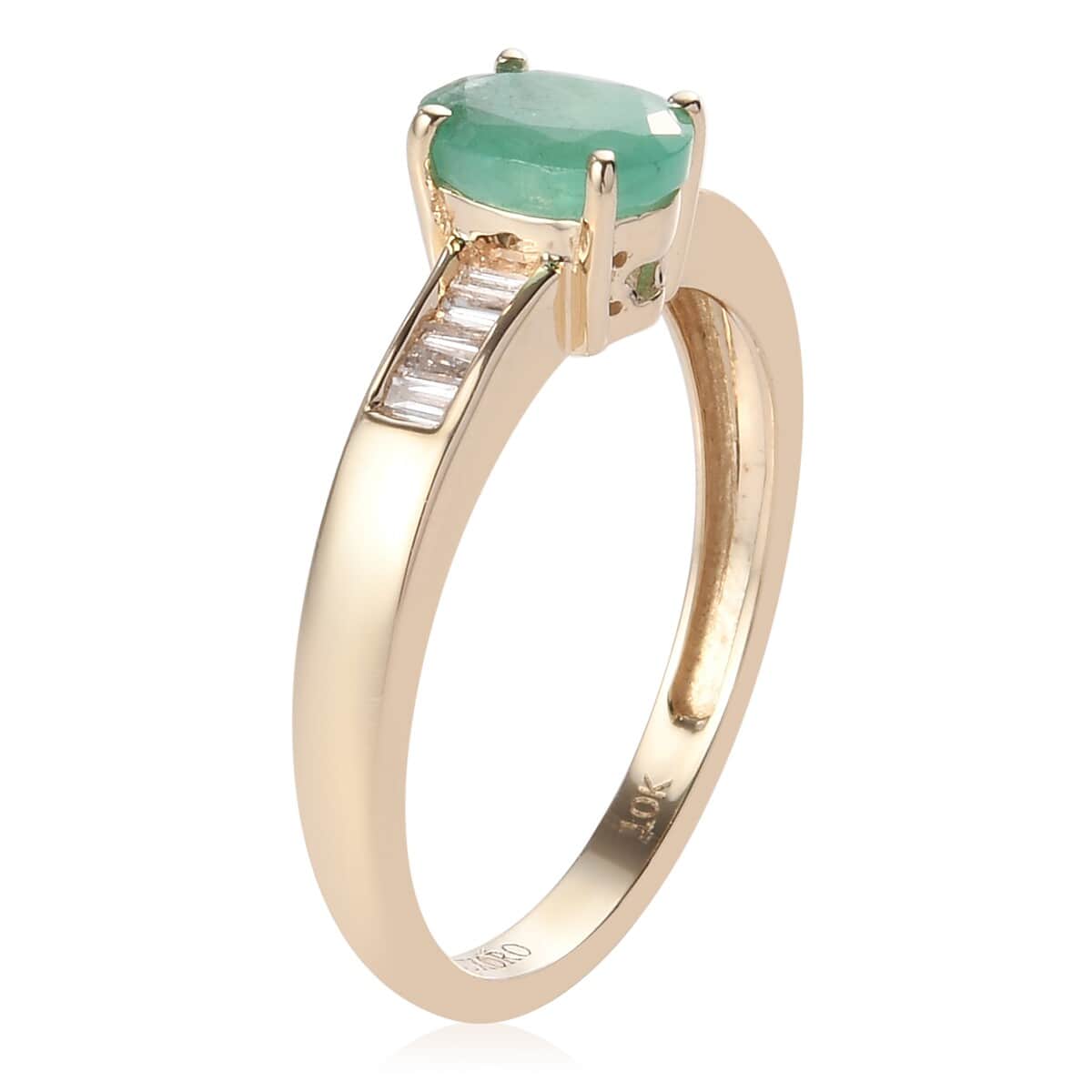 Luxoro 10K Yellow Gold Premium Socoto Emerald and Diamond Ring (Size 7.0) 0.85 ctw image number 3