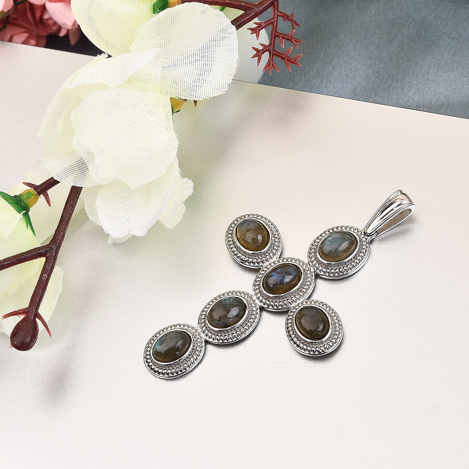 Malagasy Labradorite - Product card gallery slide 2 (10144443138331)