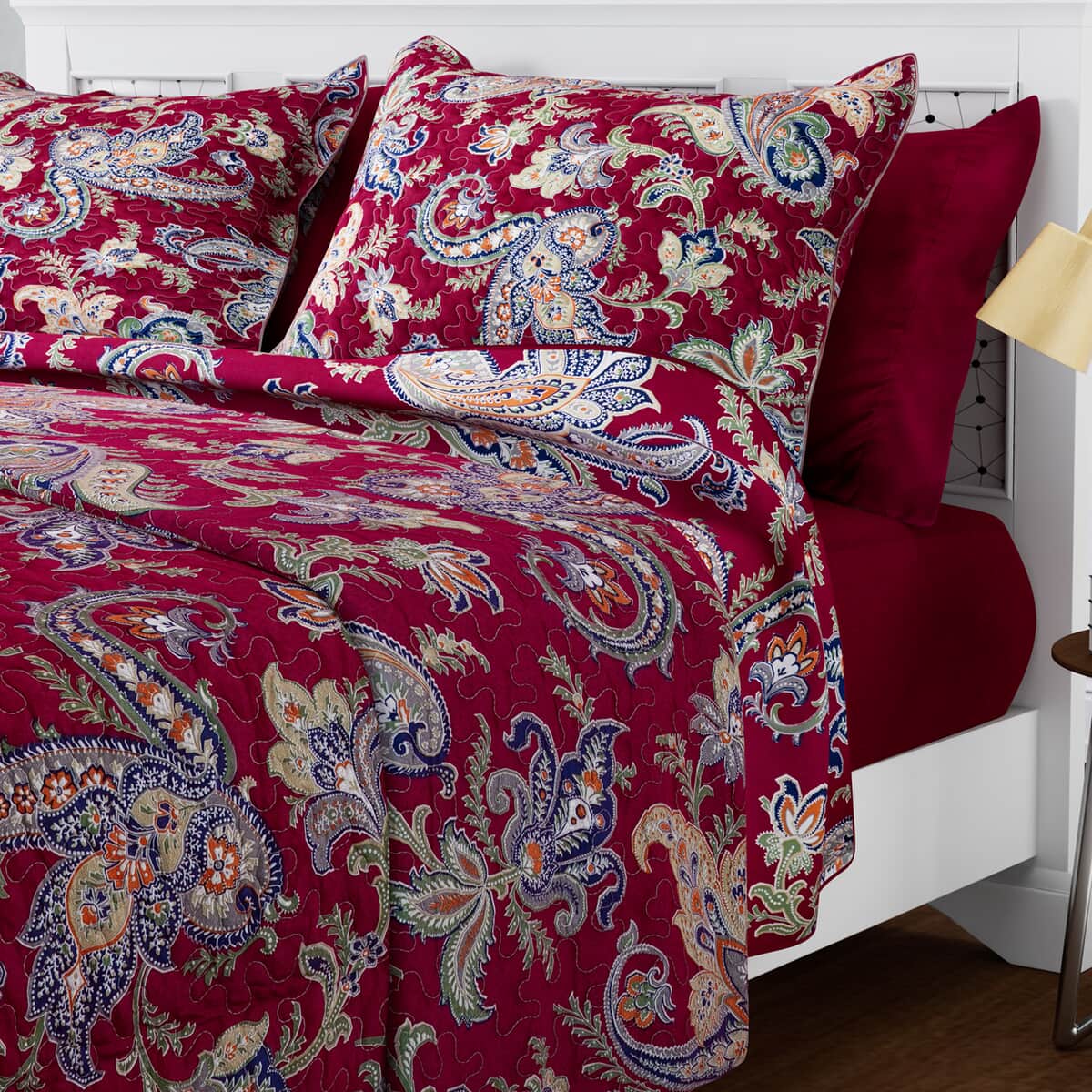 HOMESMART Burgundy Paisley Print 7pc Quilt and Sheet Set - Queen (100% Microfiber) image number 2