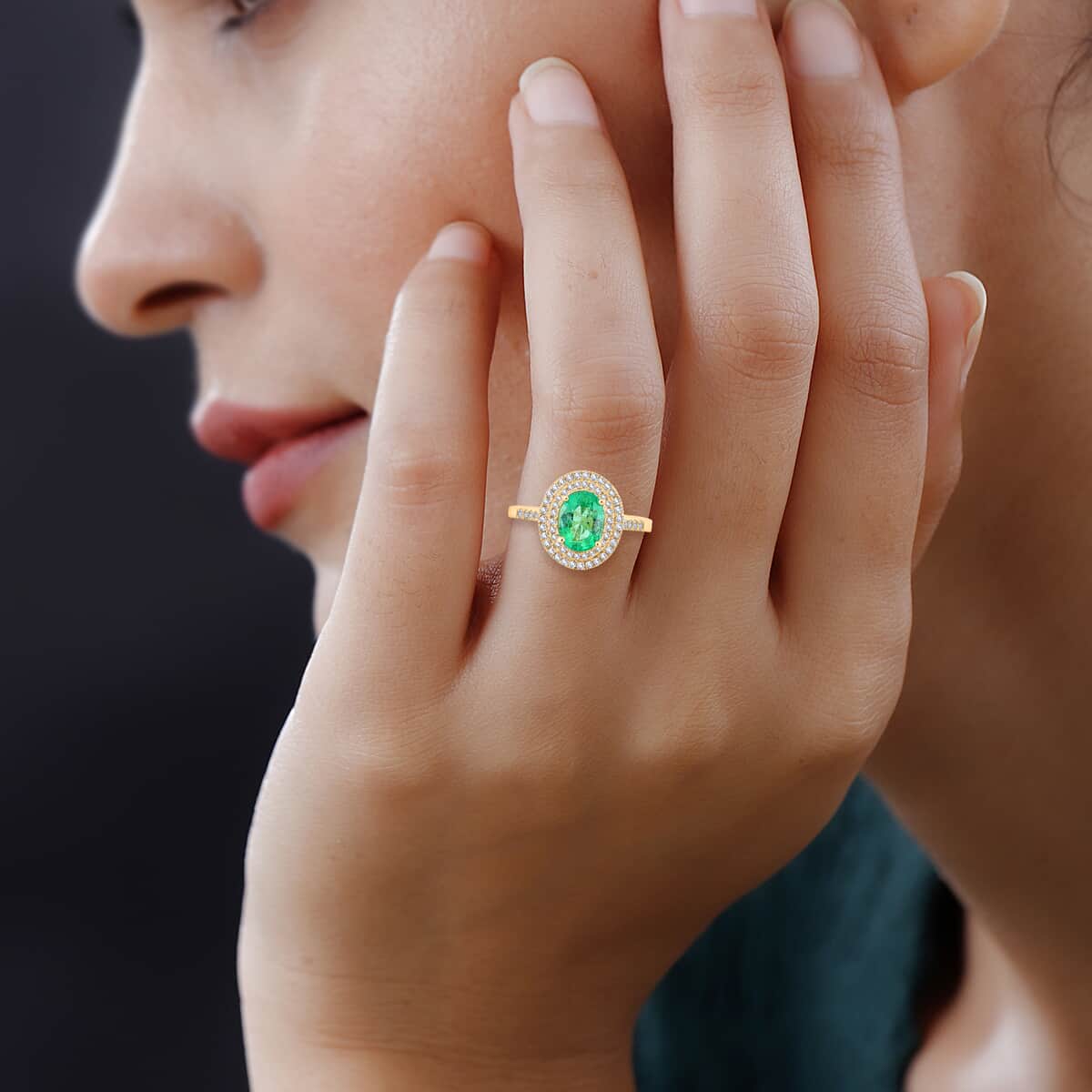 ILIANA 18K Yellow Gold AAA Kagem Zambian Emerald and G-H SI Diamond Halo Ring 4.39 Grams 1.50 ctw image number 2