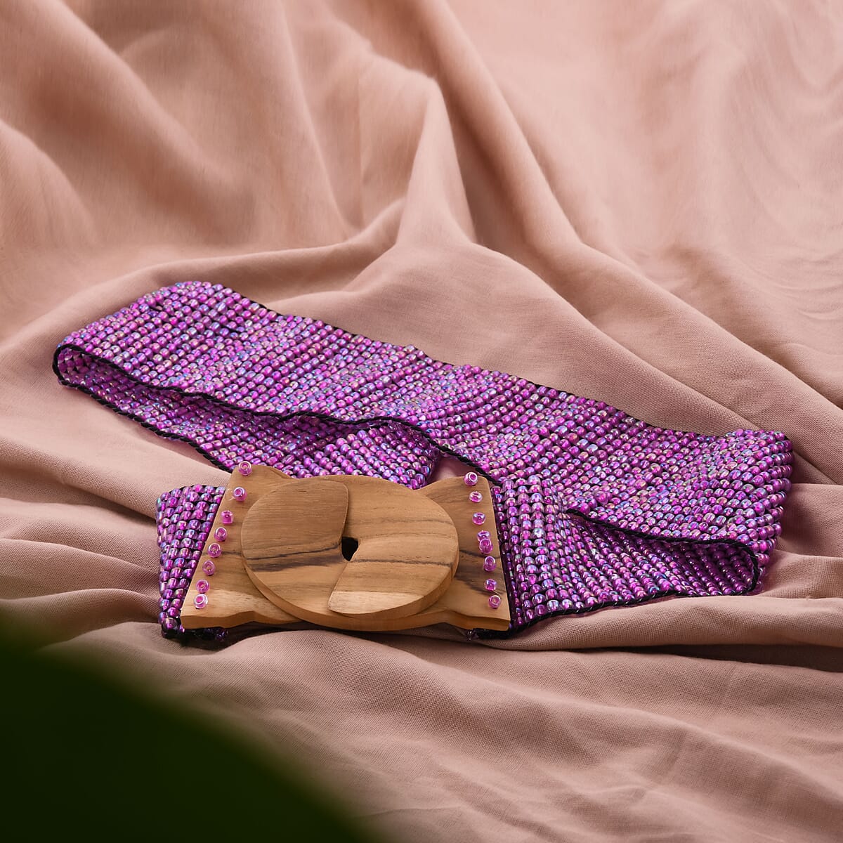 Handcrafted Pink Seed Bead Stretch Belt with Wooden Buckle image number 3