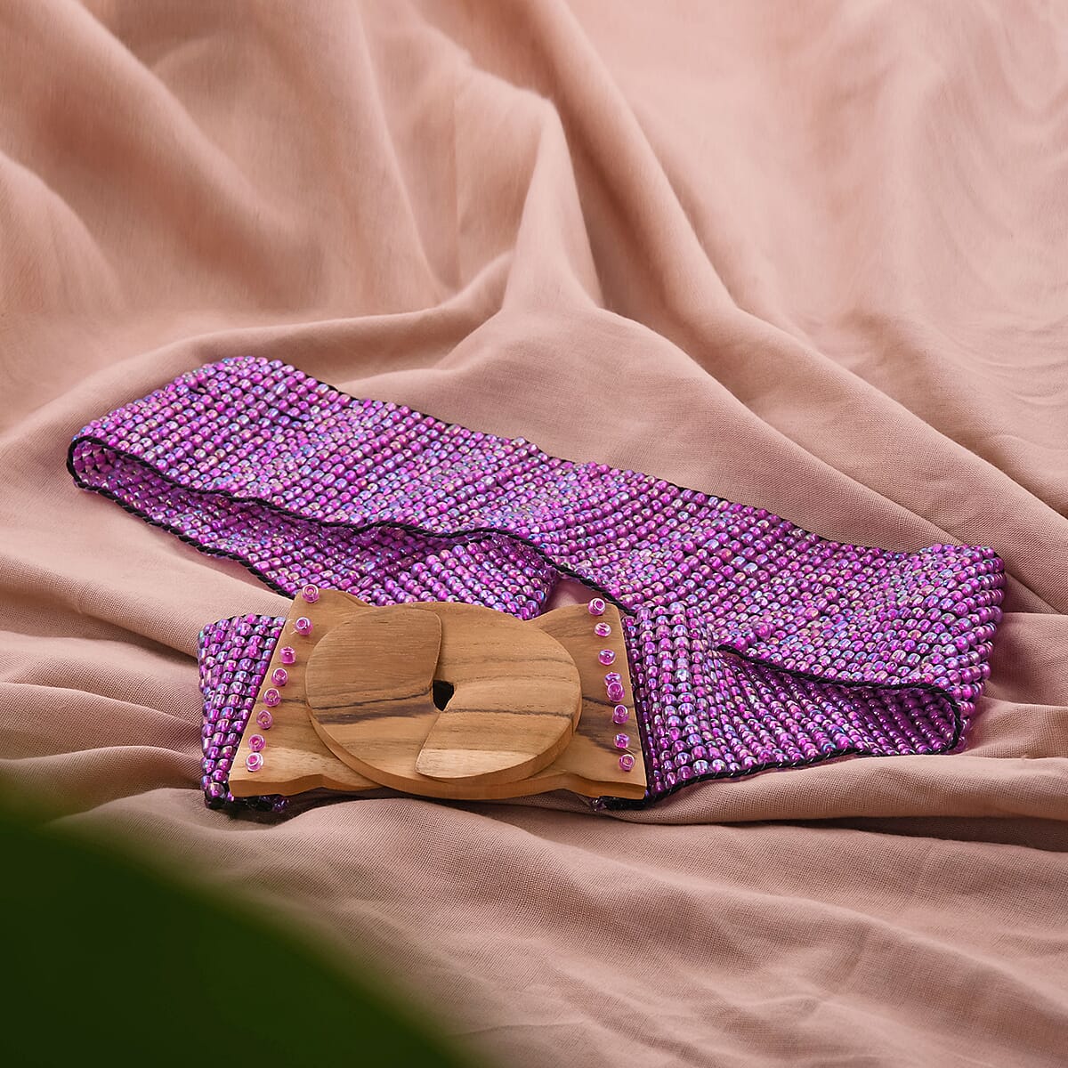 Handcrafted Pink Seed Bead Stretch Belt with Wooden Buckle image number 4