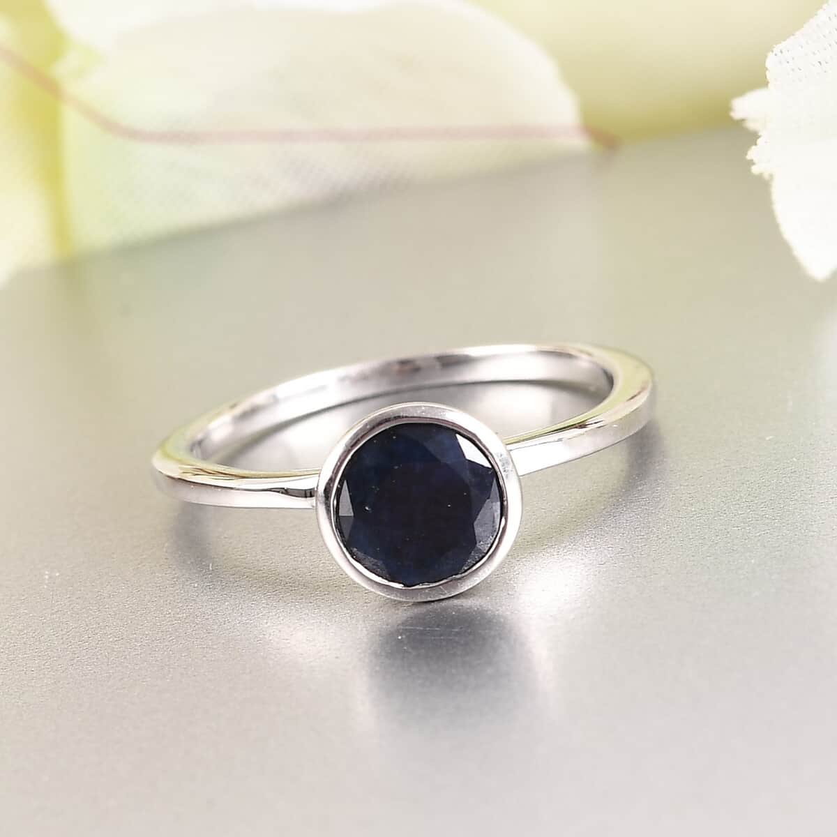 Madagascar Blue Sapphire Solitaire Ring in Platinum Over Sterling Silver (Size 7.0) 1.10 ctw image number 1
