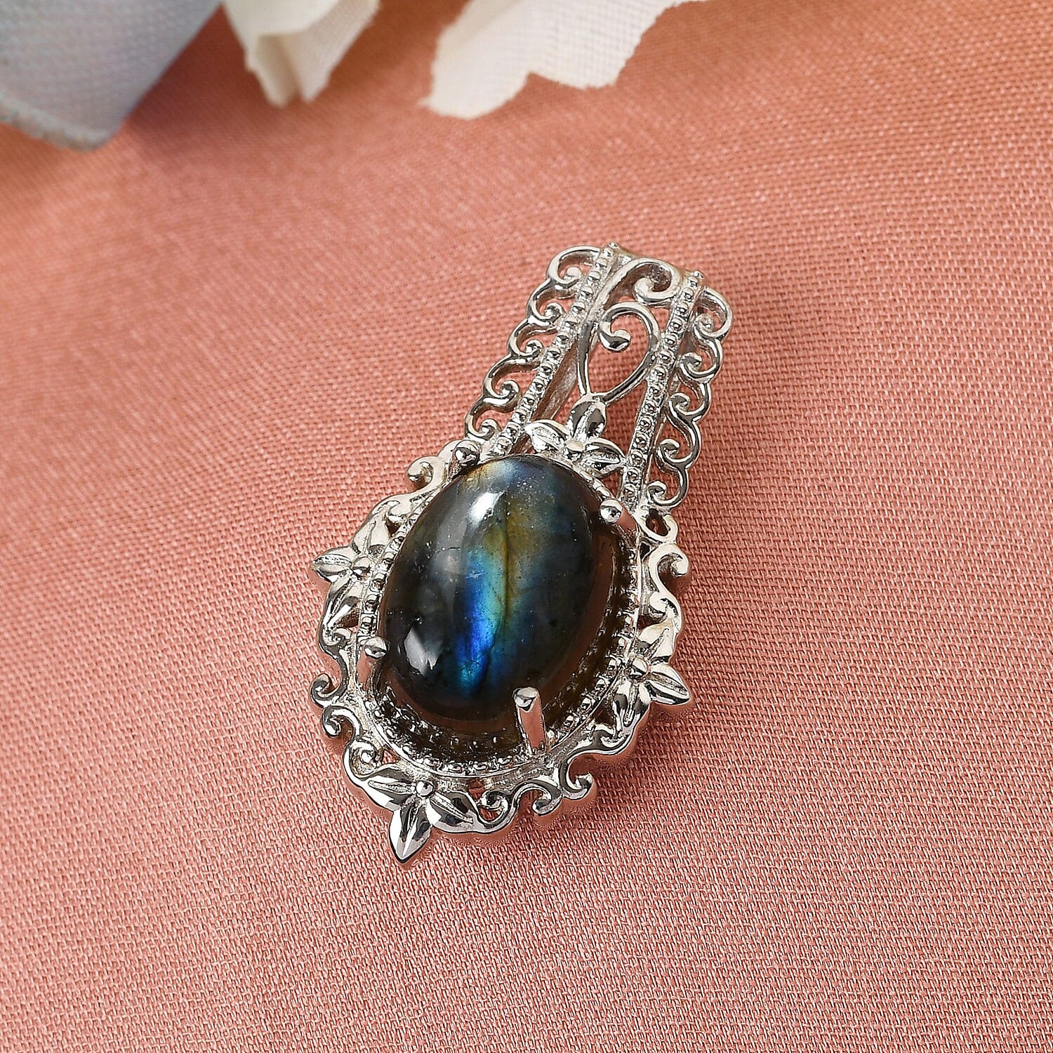 Malagasy Labradorite Solitaire Pendant in Platinum Over Copper with Magnet 7.00 ctw