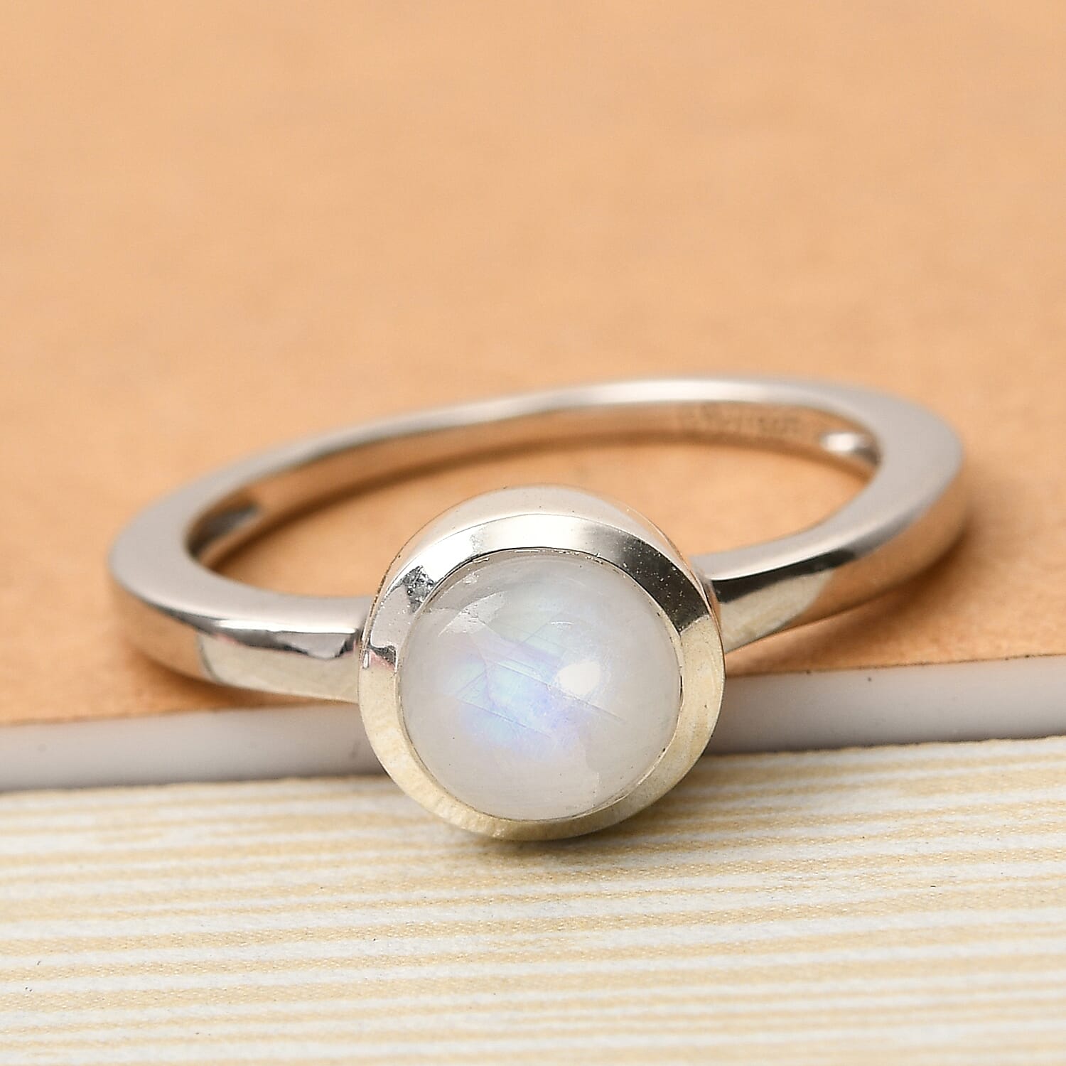 Kuisa Rainbow Moonstone Ring in Platinum Over Sterling Silver (Size 10.0) 1.00 ctw