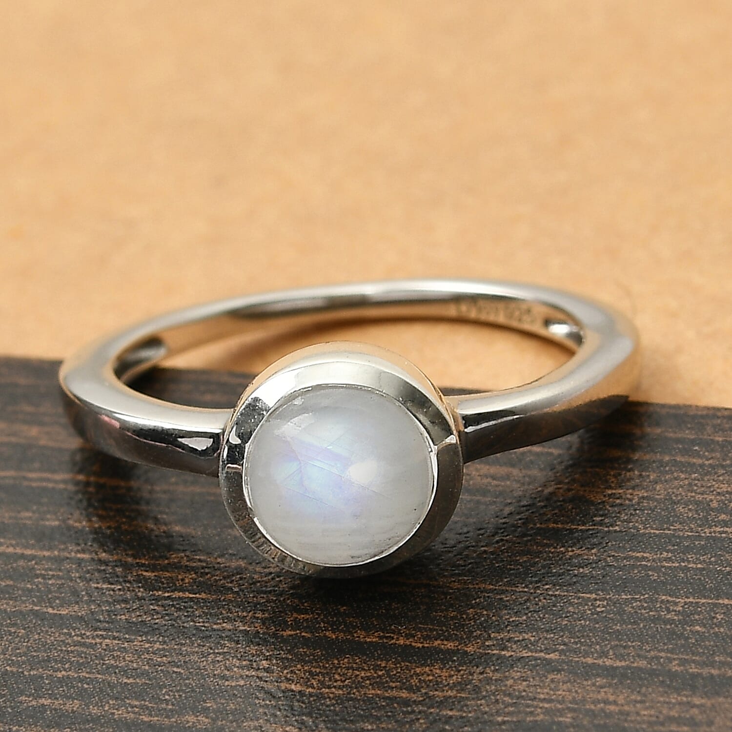 Kuisa Rainbow Moonstone Ring in Platinum Over Sterling Silver (Size 10.0) 1.00 ctw