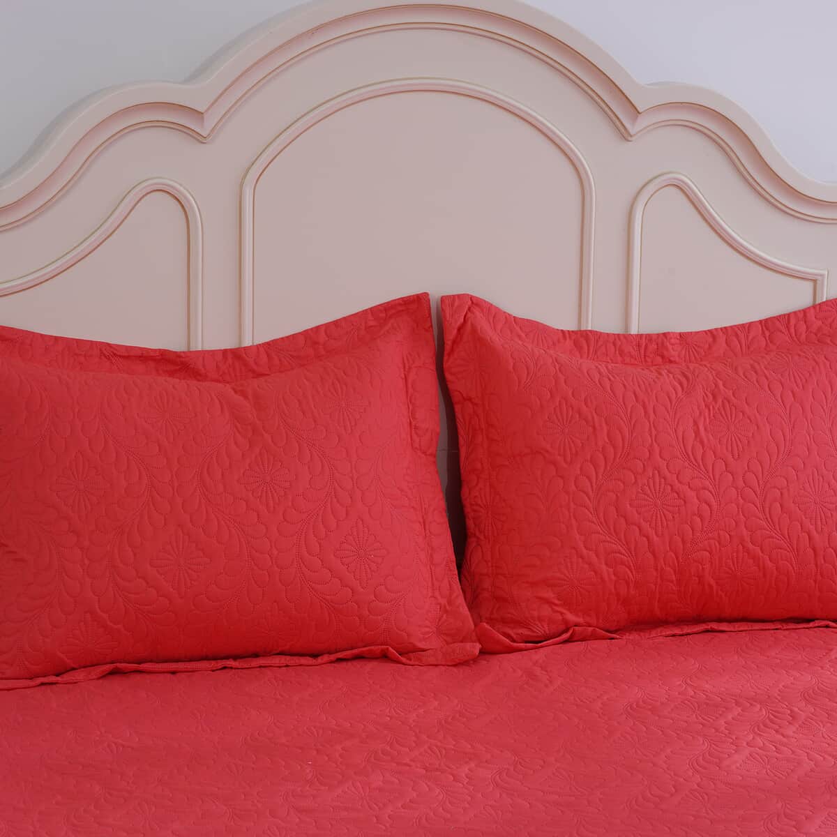Homesmart 3 Pcs Solid Red Pinsonic Quilt Bedding Set - King Size image number 2