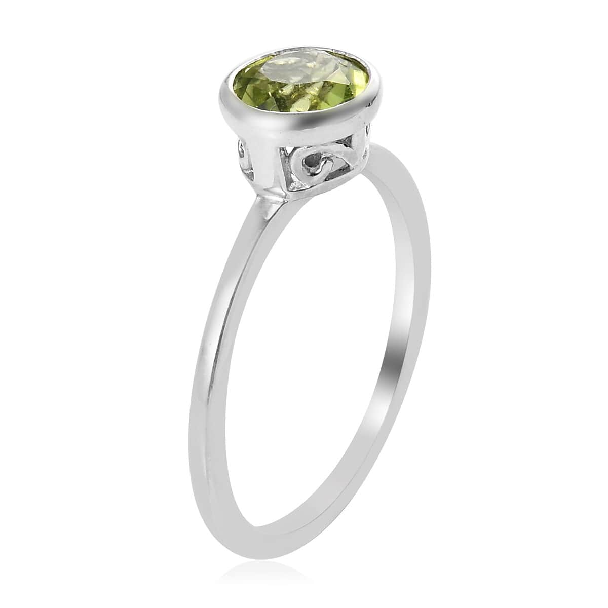 Peridot Solitaire Ring in Platinum Over Sterling Silver (Size 7.0) 0.90 ctw image number 3