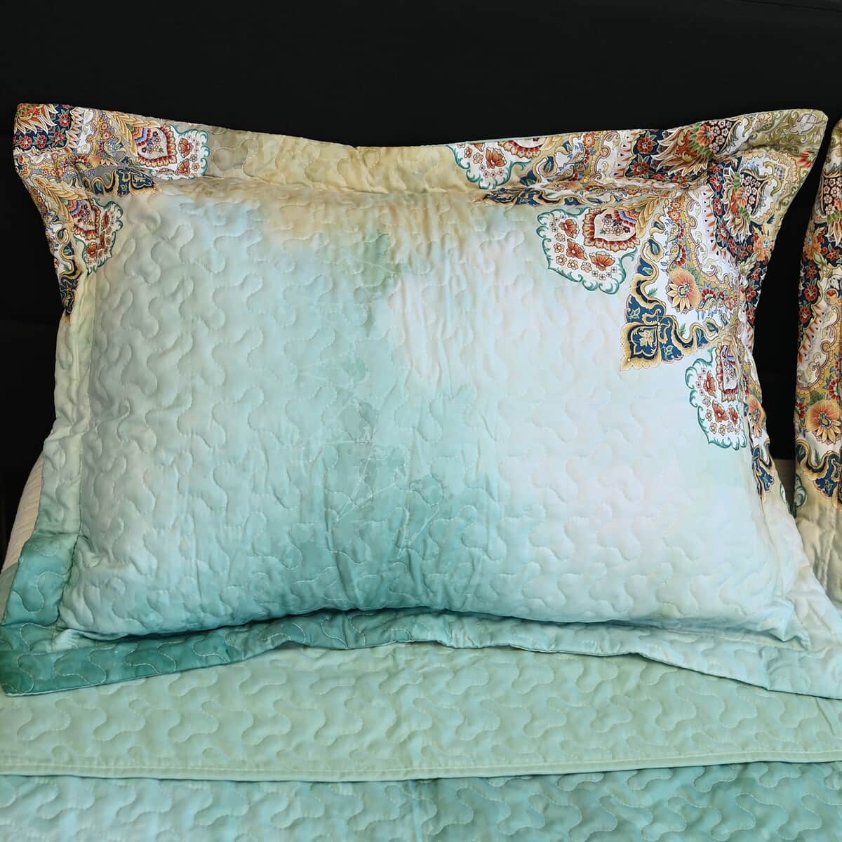 Homesmart Green Bohemian Digital Print 100% Microfiber Quilted Bedspread and 2 Pillow Shams - Queen image number 1