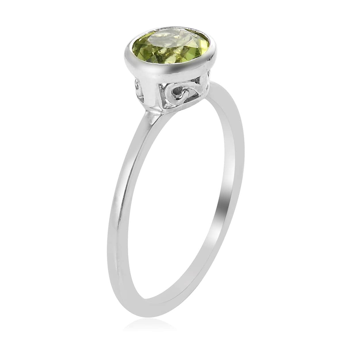 Peridot Solitaire Ring in Platinum Over Sterling Silver (Size 5.0) 0.90 ctw image number 3