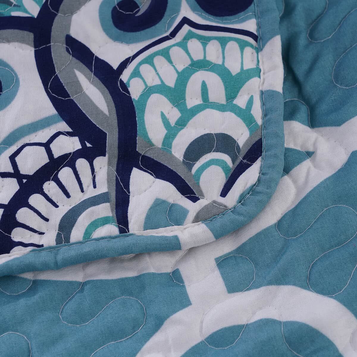Homesmart White, Green and Blue Printed Microfiber Quilt (King) and Set of 2 Shams , Quilt Set , Comforter Set , Bed Comforters image number 3