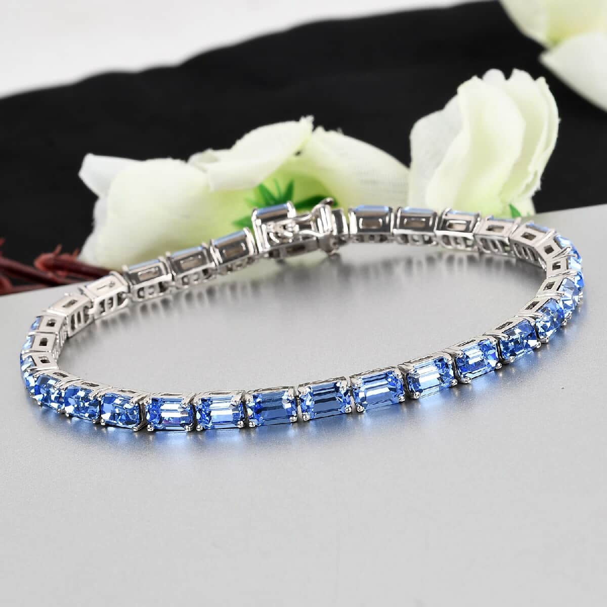 Light Sapphire Color Crystal Tennis Bracelet in Platinum Over Sterling Silver (7.25 In) 10.20 Grams image number 1