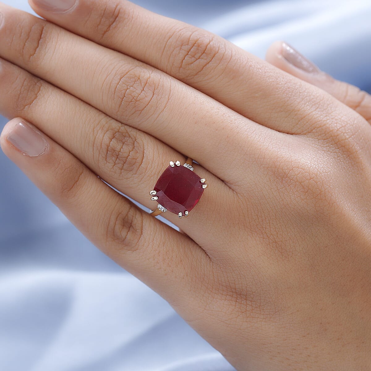 Luxoro 10K Yellow Gold Premium Niassa Ruby (FF) and Diamond Ring (Size 6.0) 11.25 ctw image number 2