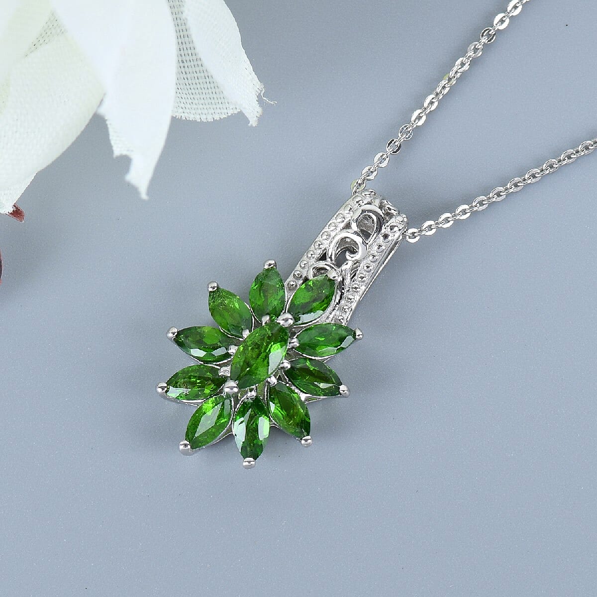 Natural Chrome Diopside Floral Pendant Necklace 20 Inches in Platinum Over Sterling Silver 1.75 ctw image number 1
