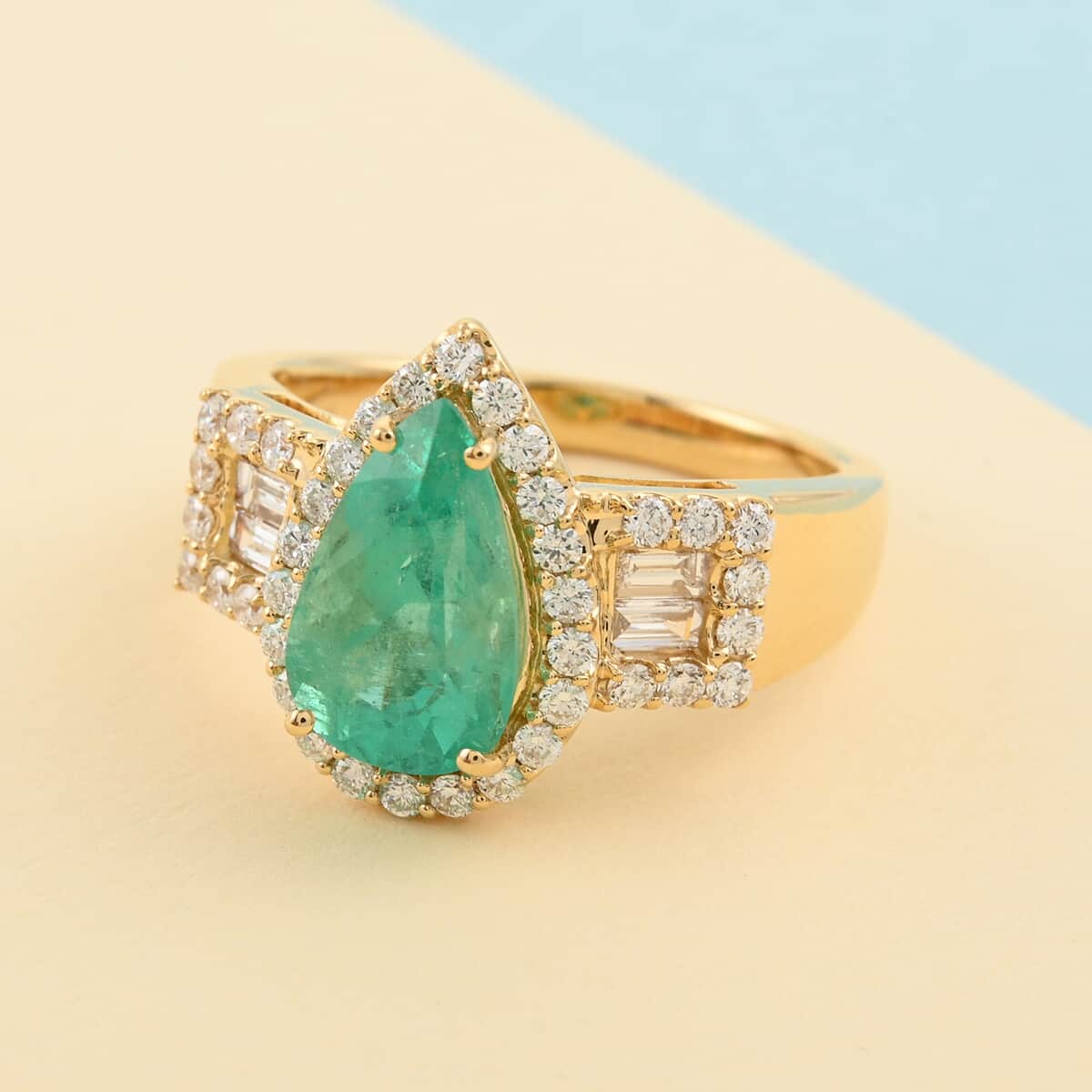 ILIANA 18K Yellow Gold AAA Boyaca Colombian Emerald and G-H SI Diamond Ring (Size 7.0) 6.60 Grams 3.10 ctw image number 1