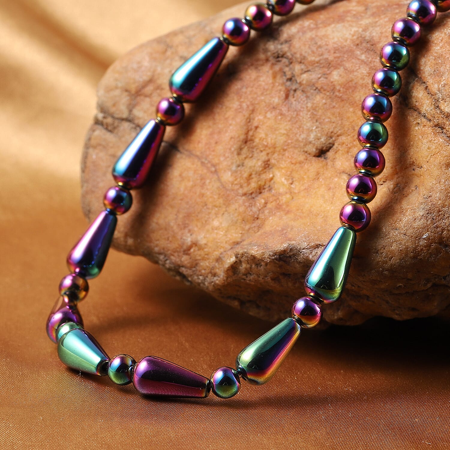Magic Color Hematite Beaded Necklace 18 Inches in Silvertone 263.50 ctw