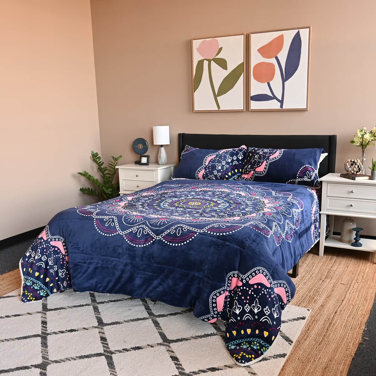 Multi Color Print Pattern Flannel ans Sherpa Comforter (90"x98") and Pillow Cover (20"x36") image number 0