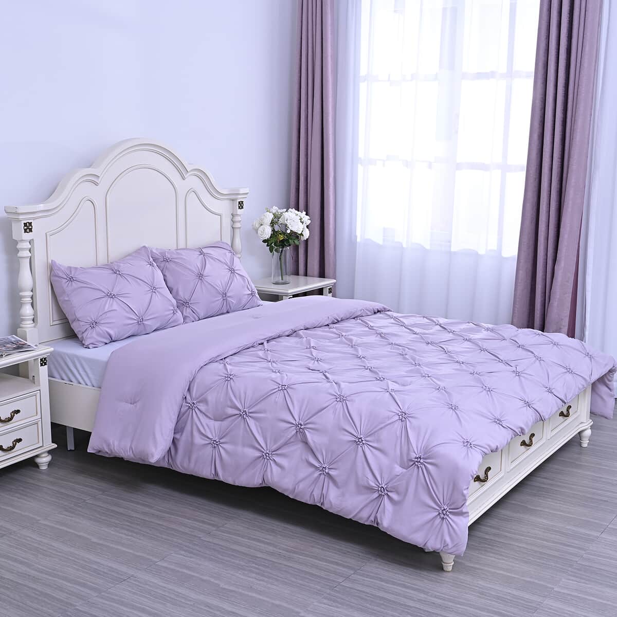 Lilac Diamond Pattern Microfiber Comforter (Queen, 86"x92") with 2 Shams (20"x26") image number 0