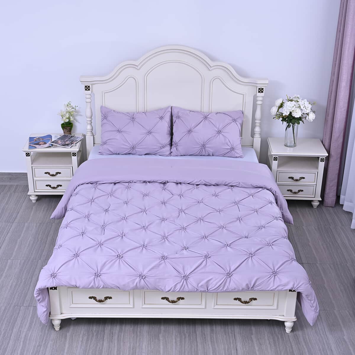 Lilac Diamond Pattern Microfiber Comforter (Queen, 86"x92") with 2 Shams (20"x26") image number 1