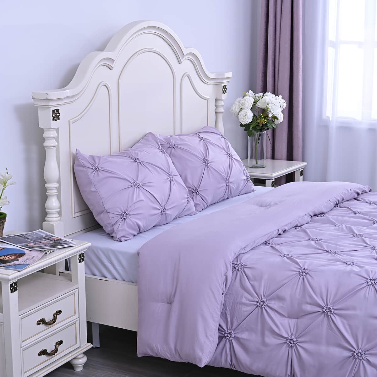 Lilac Diamond Pattern Microfiber Comforter (Queen, 86"x92") with 2 Shams (20"x26") image number 2