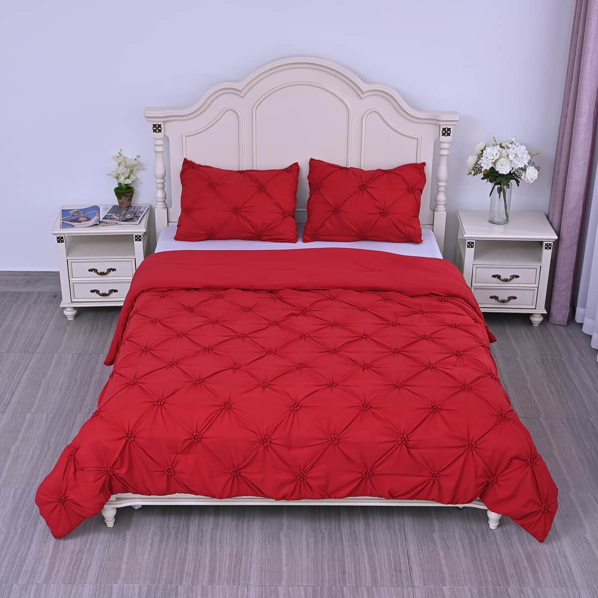 Homesmart Red Diamond Pattern Microfiber Comforter with 2 Shams - -Queen image number 1