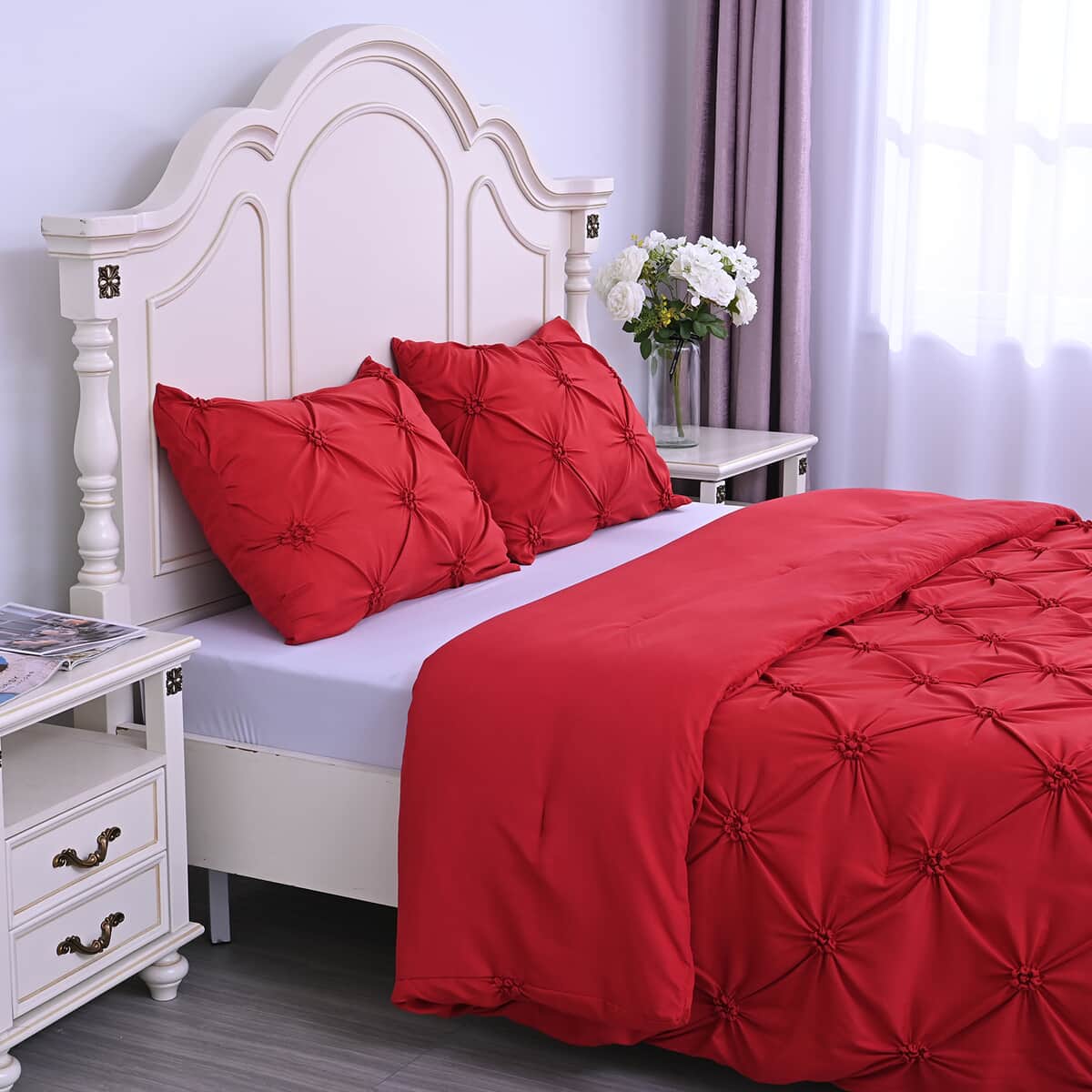 Homesmart Red Diamond Pattern Microfiber Comforter with 2 Shams - -Queen image number 2